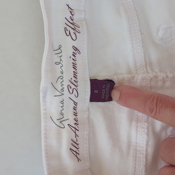 Gloria Vanderbilt Slimming Mia Belted Cuff Bermuda Shorts 8 White Pockets - Picture 11 of 16